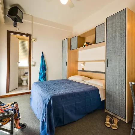 Hotel & 3*