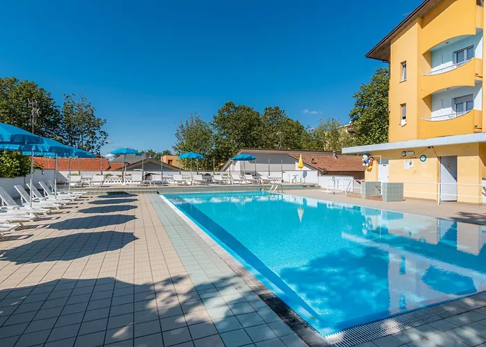 & チェゼナーティコ