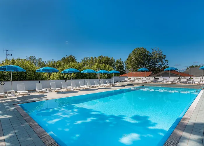 & 3* チェゼナーティコ